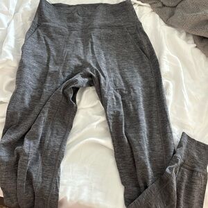 Lululemon jogger - size 6 - perfect condition